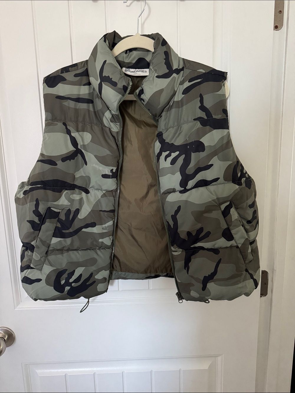 No Boundaries Olive Camouflage Puffer Vest - Green & Black